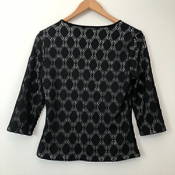 VINCE CAMUTO Black Overlay White Laser Cut Polka Dot 3/4 Sleeve Blouse Top sz XS - Picture 5 of 5